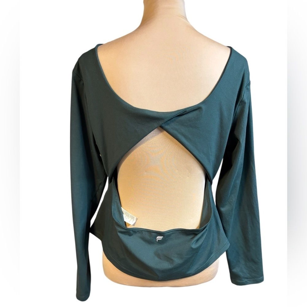 Fabletics Women’s Oasis Twist Built-In Bra Long-Sleeve Top XXL/1X - Picture 3 of 8